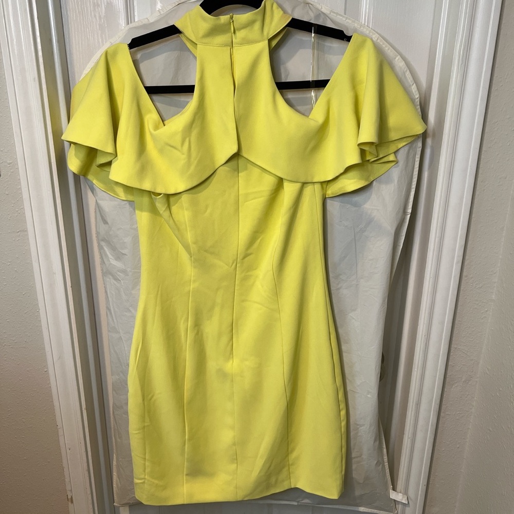 Open shoulder, bright yellow dress - Picture 3 of 4